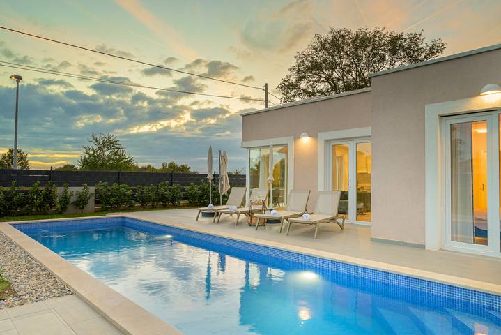 Villa für 5 Personen, mit Garten und Pool sowie Terrasse in Marčana - 2