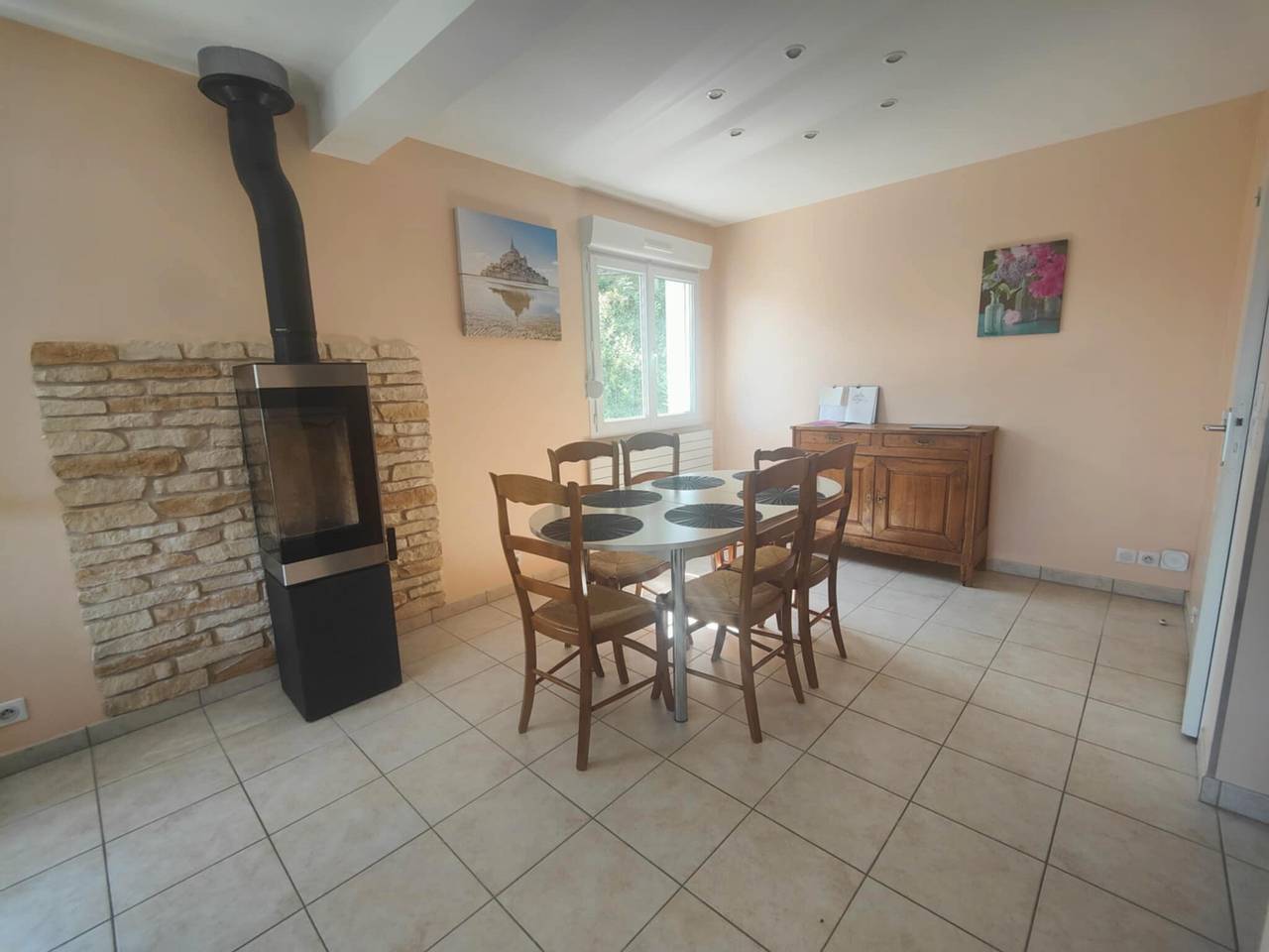 Maison de vacances « De Campagne 6 Personnes » avec terrasse privée, jardin privé et Wi-Fi in Villedieu-les-Poêles, Côte de la Déroute