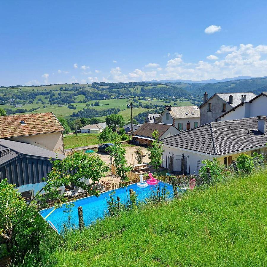 Two-Bedroom House in Saint-Cernin, Région d'Aurillac