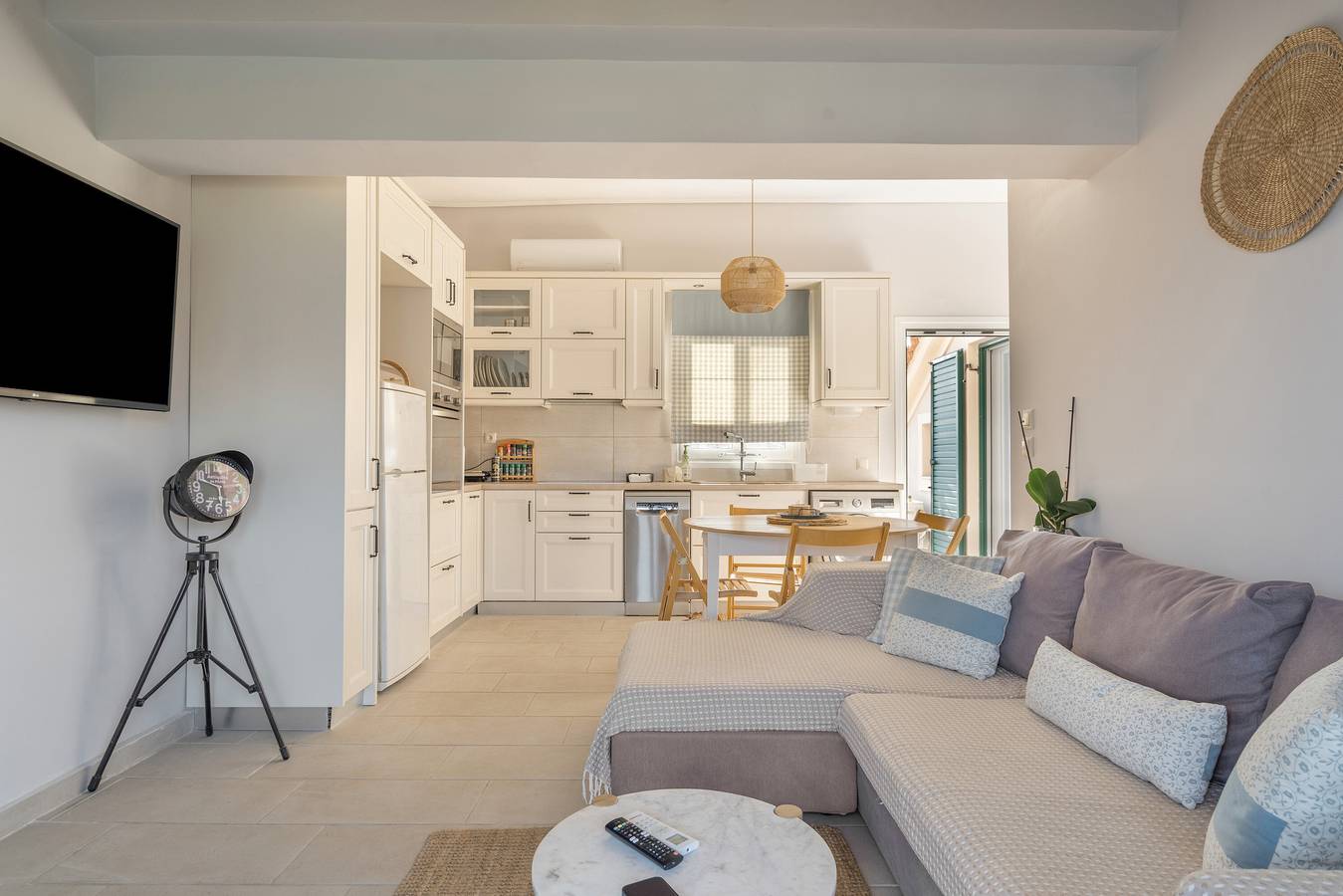 Apartamento entero, Apartamento 'Emelia' con vistas al mar, Wi-Fi y aire acondicionado in Lixouri, Cefalonia
