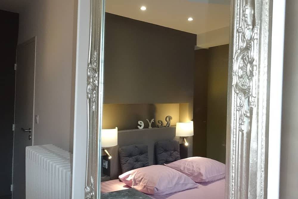 Entire apartment, Luxury studio in the center of Chartres with parking in Chartres, Chartres region