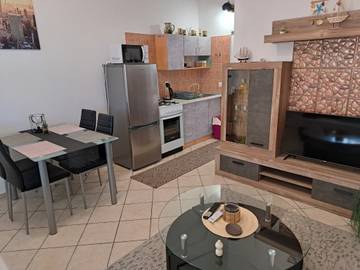 Ferienwohnung für 3 Personen, mit Garten und Balkon in Razanac