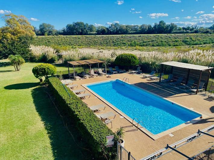 Hôtel pour 2 personnes, avec Terrasse ainsi que Jardin et Piscine