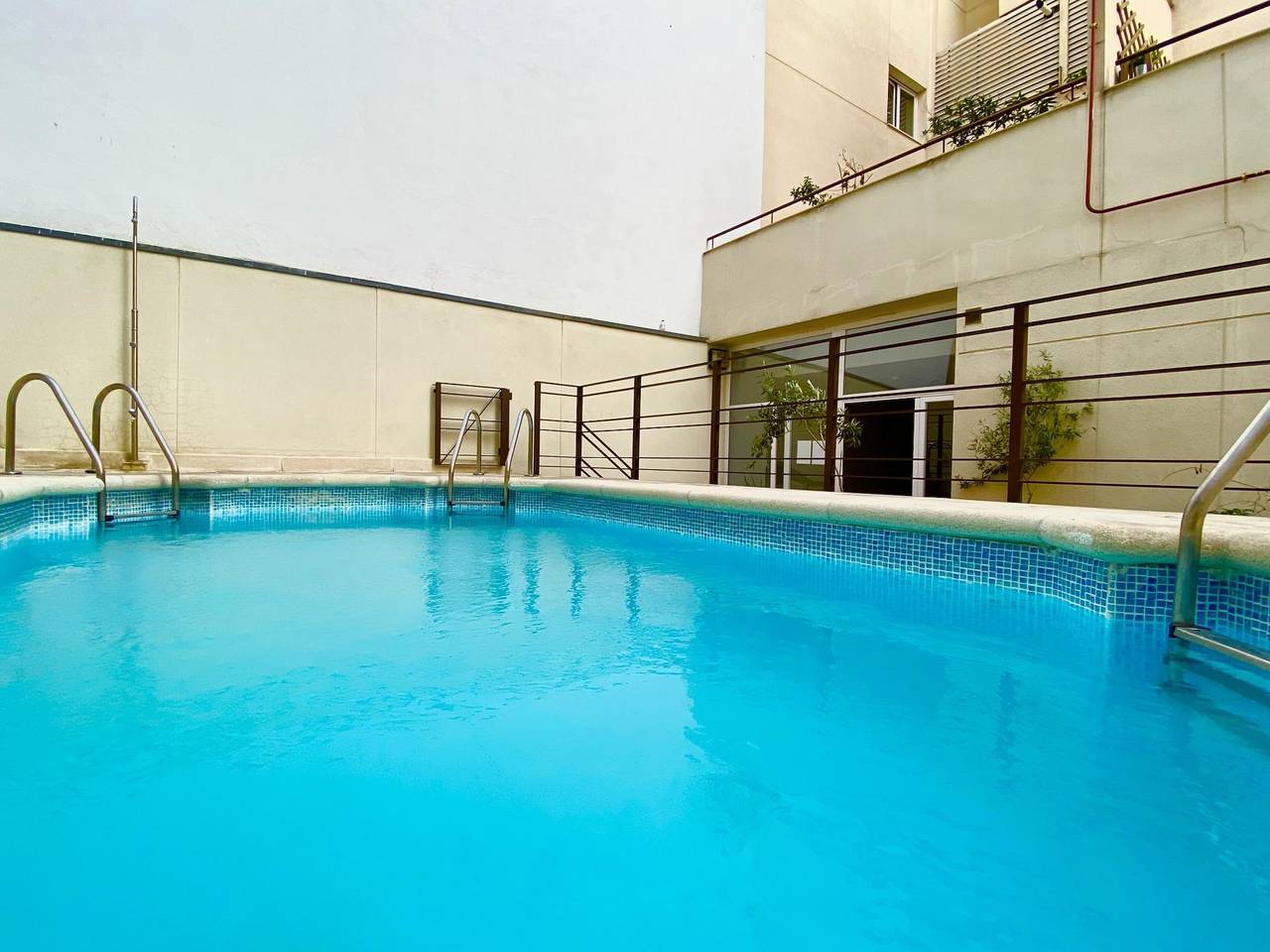 Apartamento vacacional entero, Charming Ópera - Apartamento dúplex con 3 dormitorios, 2 baños, piscina in Centro (Madrid), Madrid