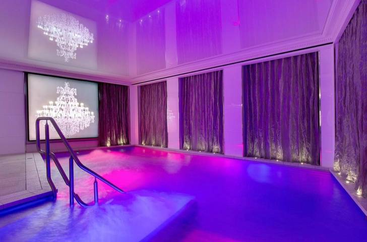 Hotel für 2 Personen, mit Terrasse und Whirlpool sowie Pool und Ausblick in Paris