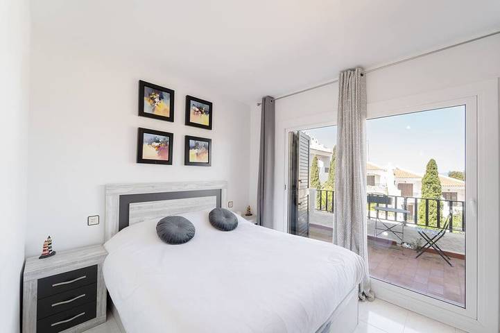 Chalet pour 4 personnes, avec piscine et balcon à Roses - 2