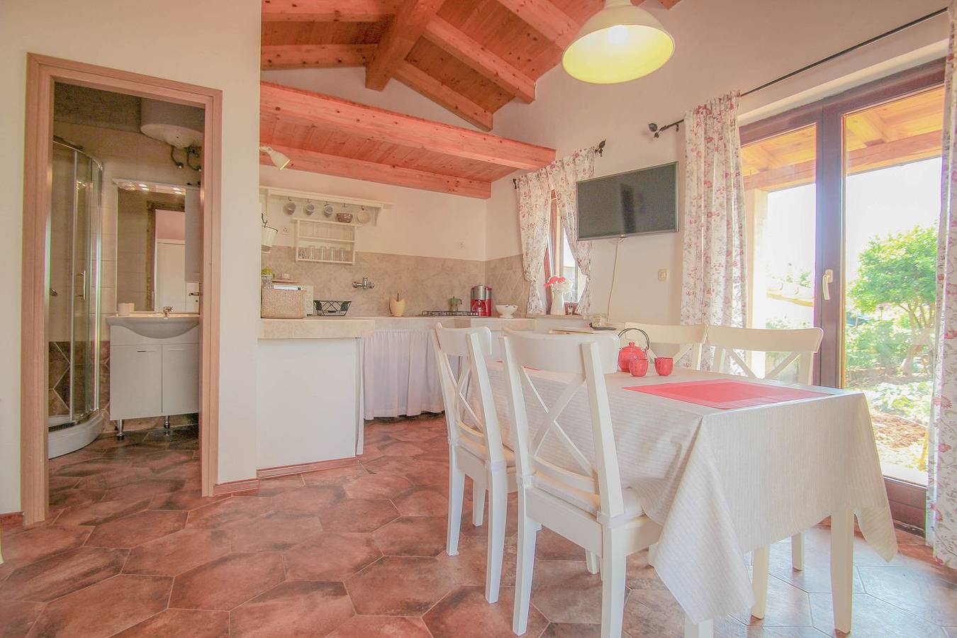 Ganze Wohnung, Charmantes Studio-Apartment mit mediterranem Garten, Grill, Liege, Wifi in Novigrad, Umag und Umgebung