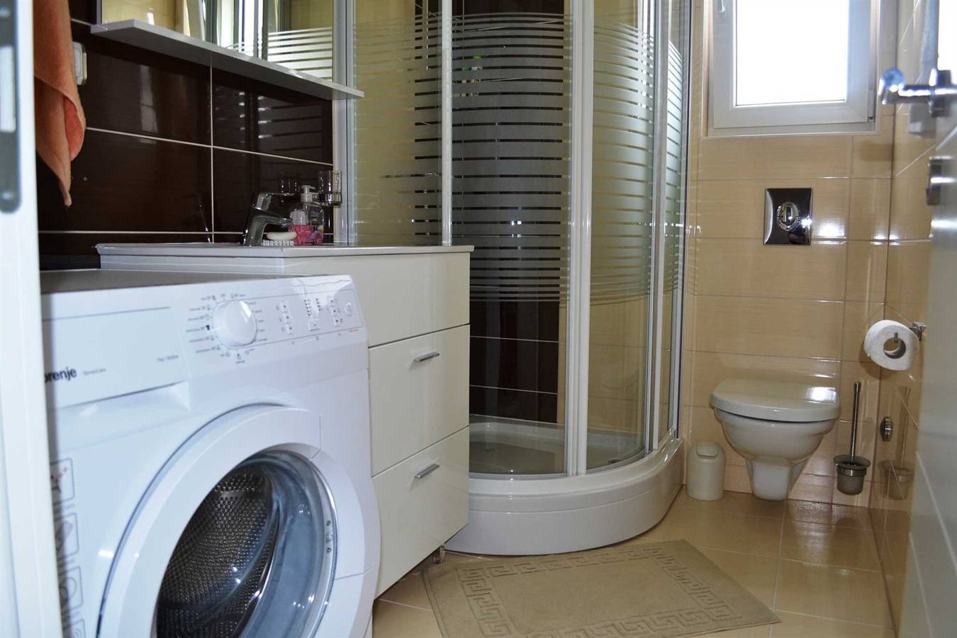 Ganze Wohnung, Ferienwohnung für 5 Personen mit Balkon in Srima, Šibenik-Knin