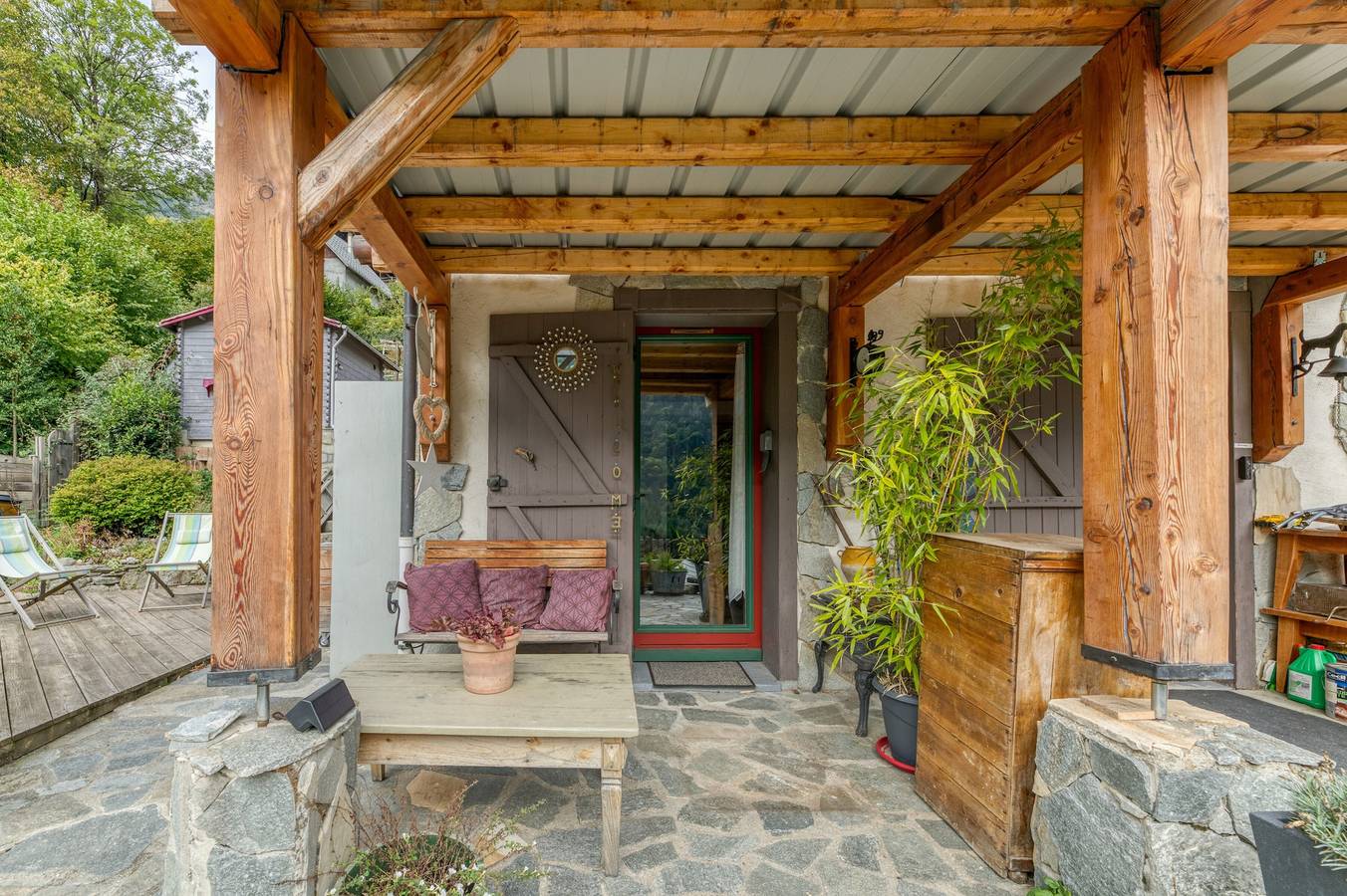 Ganze Wohnung, Apartment 'Chalet Des Heureux' mit Seeblick, privater Terrasse und Wlan in Allemond, Nationalpark Écrins