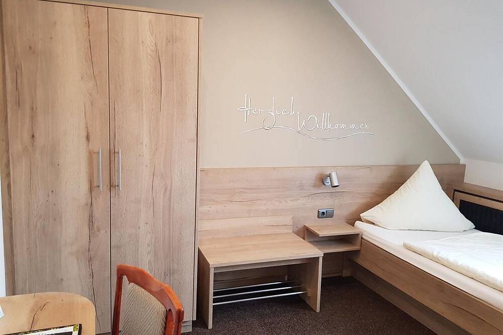 Doppelzimmer Plus Standard inkl.Halbpension - Zur Neroburg, Hotel Restaurant in Neroth, Vulkaneifel