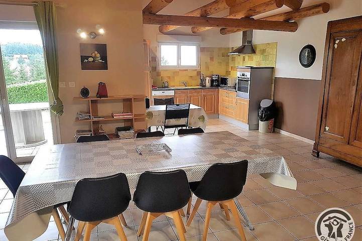 Location de vacances pour 9 personnes, avec jardin à Les Haies