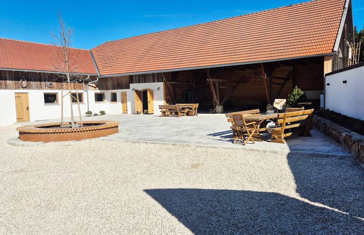 Location de vacances pour 15 personnes, avec sauna et terrasse ainsi que balcon/terrasse et jacuzzi, adapté aux familles à Wegscheid - 2