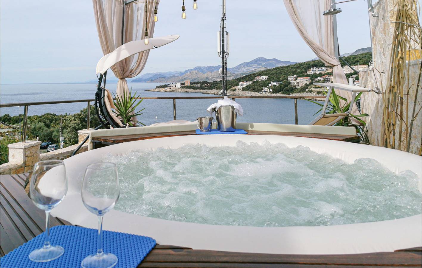 Ganze Ferienwohnung, Ferienwohnung für 8 Personen mit Terrasse in Utjeha-Bušat, Montenegro