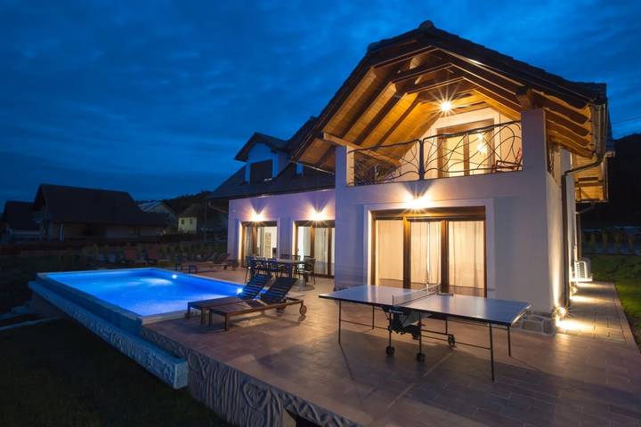 Ferienhaus für 8 Personen, mit Garten und Pool