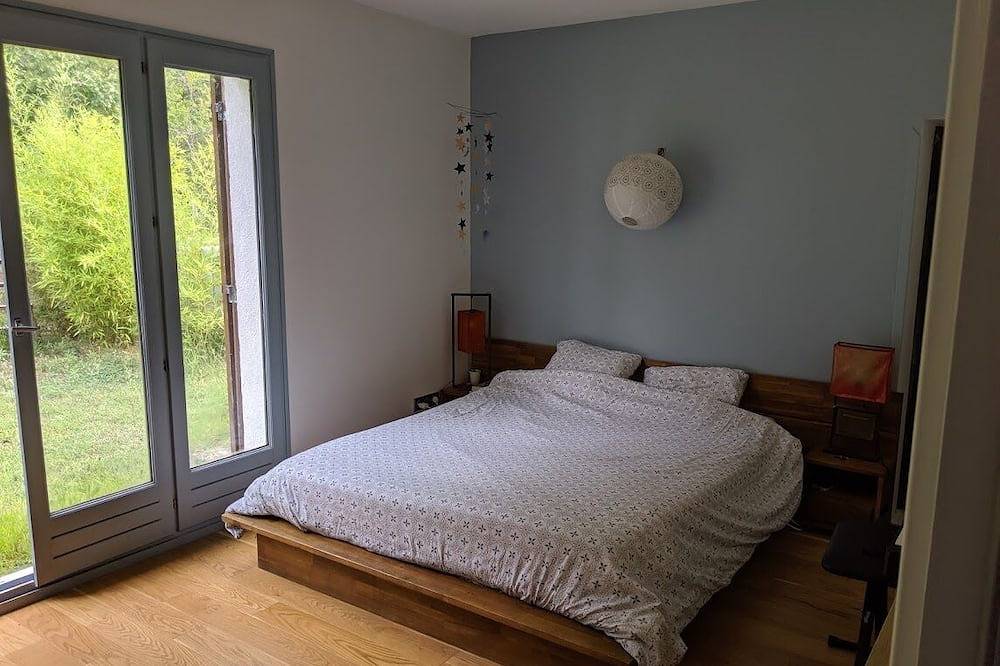 House at the foot of the Luberon 160 m2 at the edge of the forest with swimming pool in La Tour-d'Aigues, Parc naturel régional du Luberon