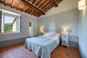 Villa for 10 Guests in Montepulciano, Siena Province, Picture 4