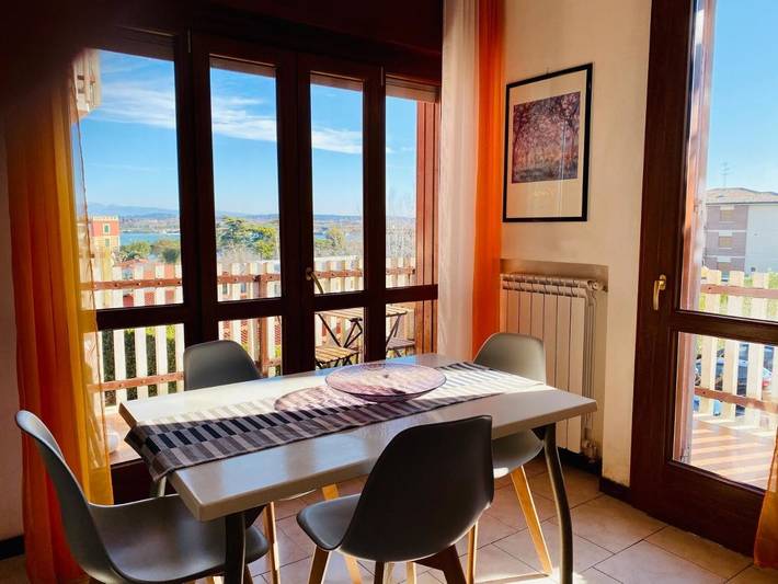 Appart’hôtel pour 6 personnes, avec Balcon et Terrasse ainsi que Jardin et Piscine à Peschiera del Garda