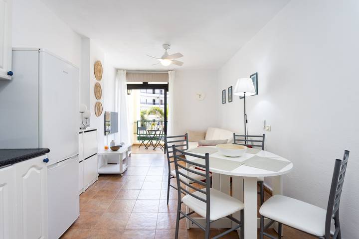 Gîte pour 3 personnes, avec terrasse et piscine dans Las Galletas - 4