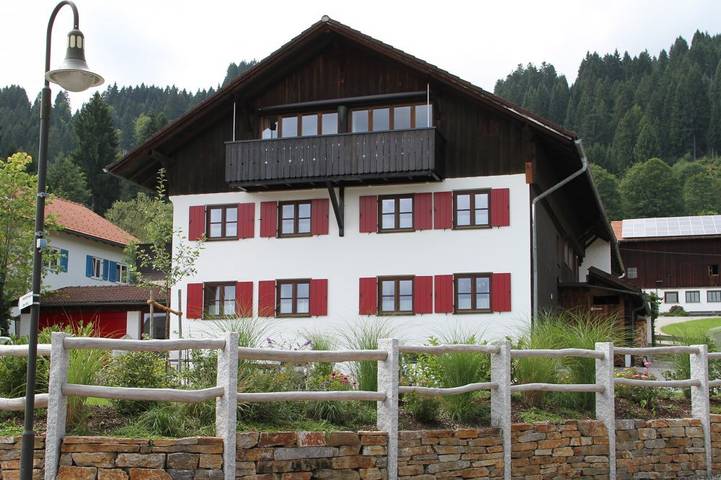 Ferienwohnung für 7 Personen, mit Balkon und Balkon/Terrasse sowie Terrasse und Garten