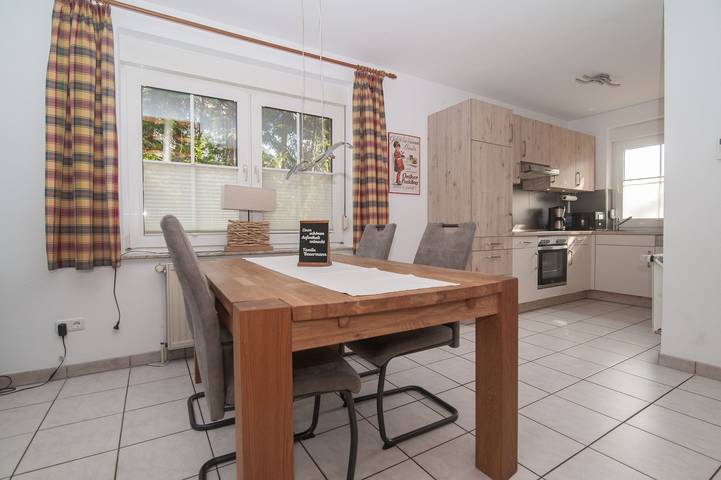 Ferienhaus für 4 Personen, mit Terrasse und Garten in Greetsiel - 3