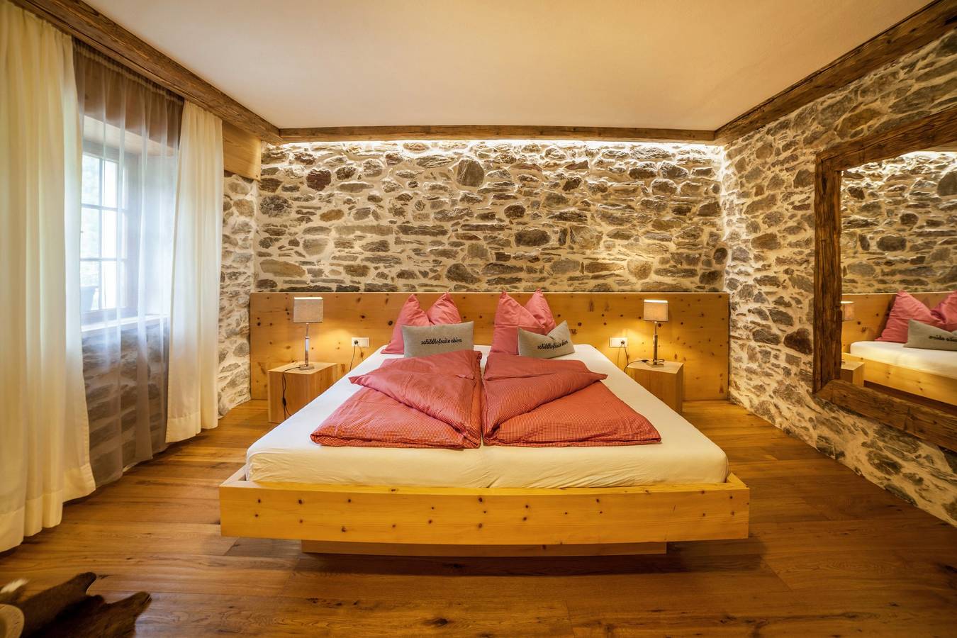 Entire apartment, Apartment “Schildhofsuite” in “Schildhof Ebion” with Mountain View & Garden in San Leonardo in Passiria, Passeiertal