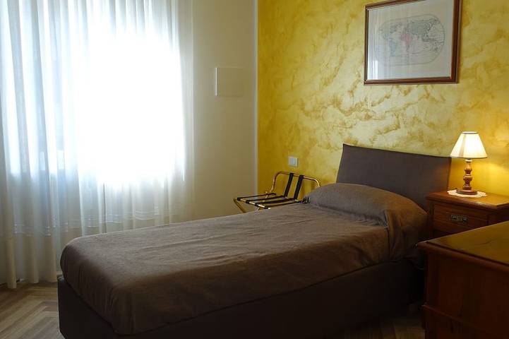 Locazione Glicine with 3 rooms for 4 guests with private parking and garden. in Belluno, Schiara