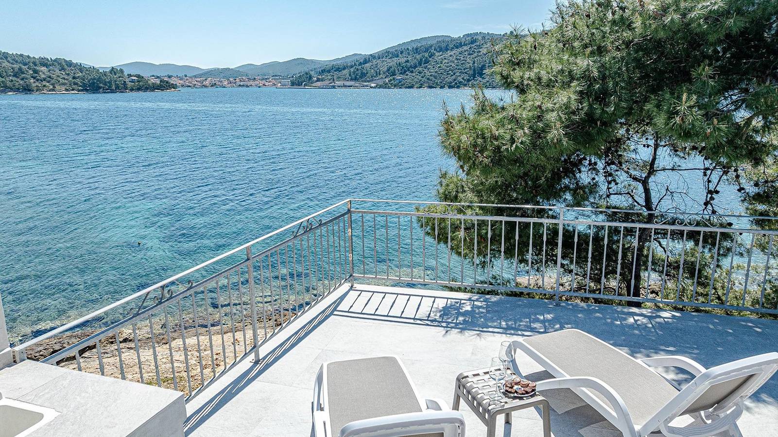 Schönes Ferienhaus am Meer Ema mit Terrasse in Vela Luka, Korcula