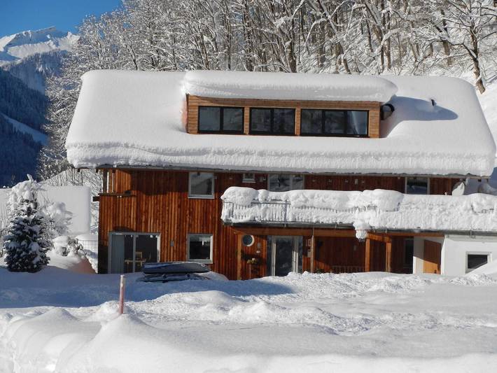 Ferienwohnung für 2 Personen, mit Balkon und Terrasse sowie Garten in Schoppernau