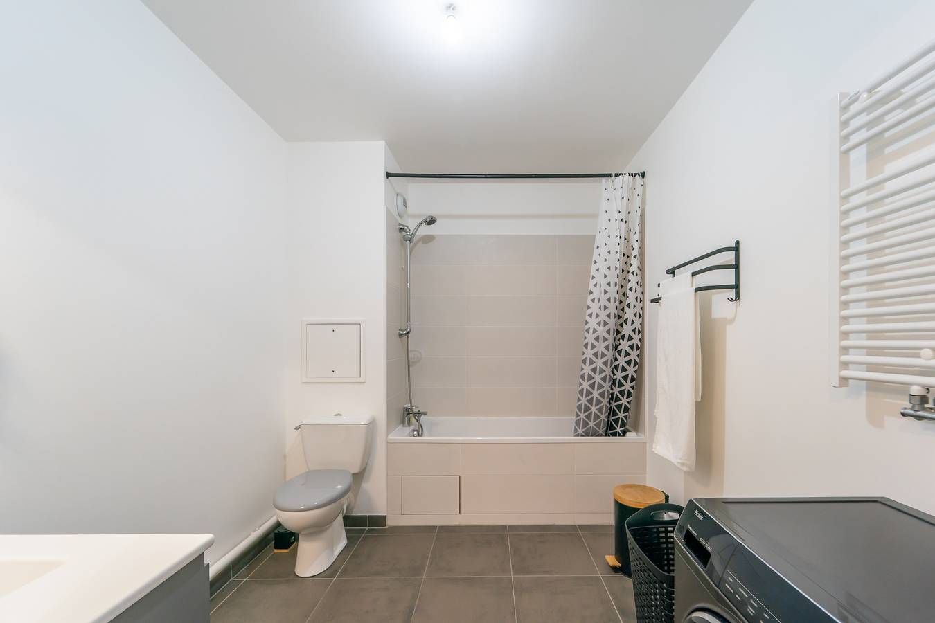 Entire apartment, L'Œuvre d'Art - Appartement avec parking privé in Noisy-le-Grand, Seine-Saint-Denis