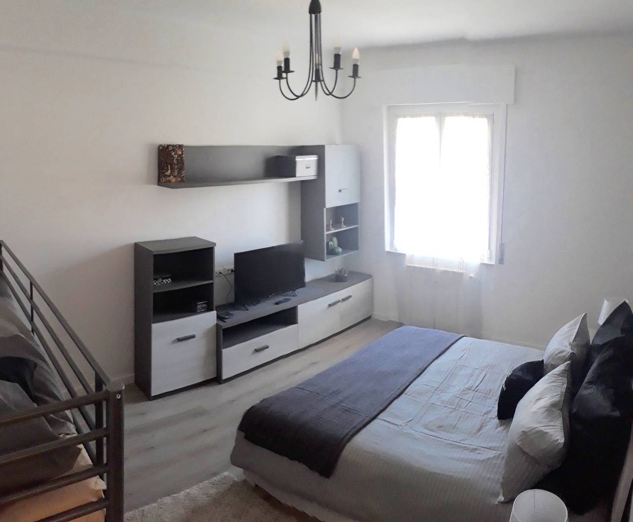 Entire apartment, Charming Genova Apartment with Ocean Views in Ponente (Genova), Genoa