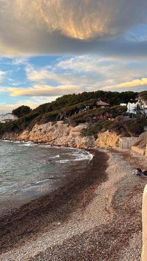 Villa pour 10 personnes, avec terrasse ainsi que vue et piscine, animaux acceptés à Sanary-sur-Mer - 2