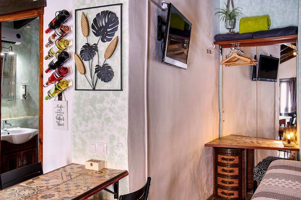 Entire apartment, The Nook - Elrecoveco in Canillas de Aceituno, Málaga Province