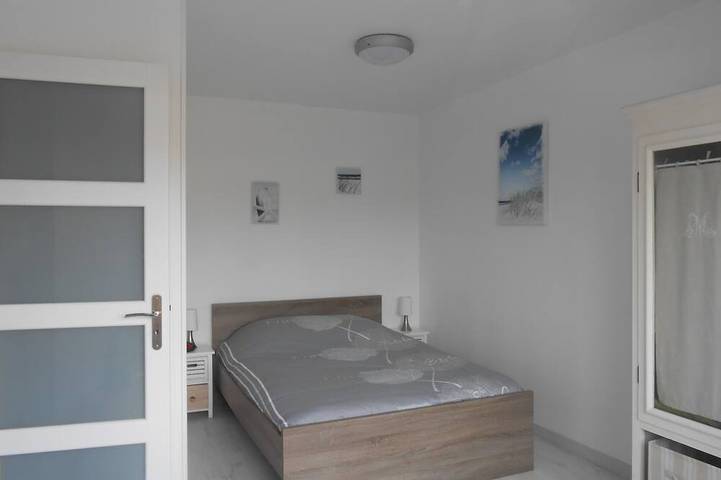 Gîte pour 4 personnes, avec terrasse ainsi que jardin et piscine à Île-Tudy - 2