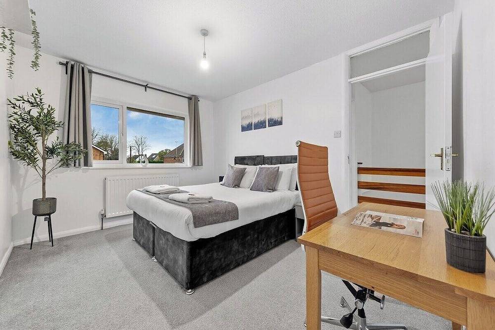 4Br • Longer Stay Discount • Contractor Digs • New in Crawley, West Sussex