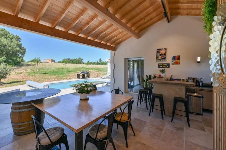 Location de vacances pour 10 personnes, avec vue ainsi que piscine et jardin, animaux acceptés à Saint-Privat-de-Champclos - 3