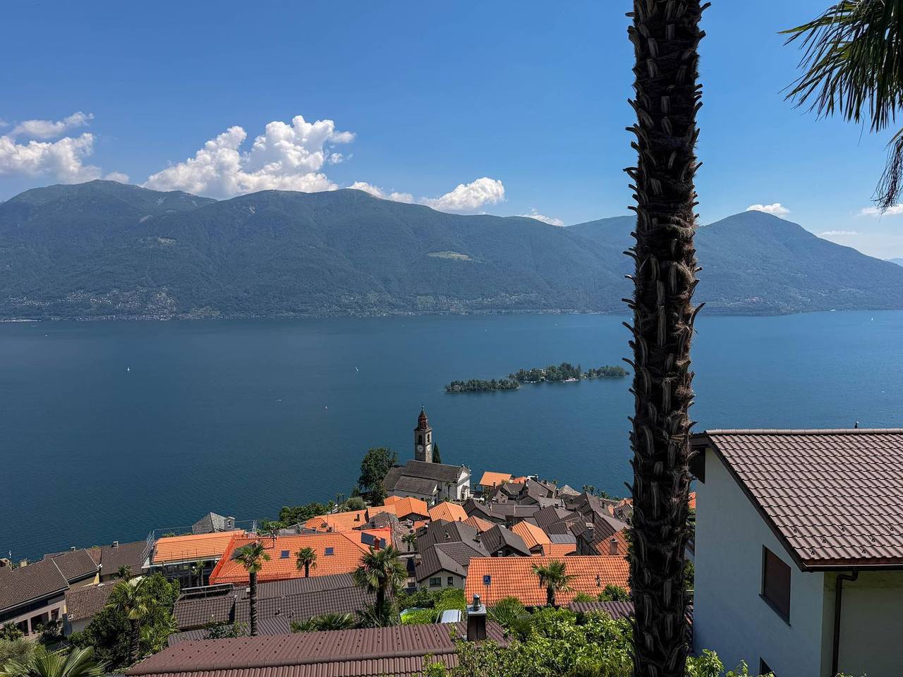 Freistehendes Ferienhaus Casa ai Monti mit aussergewöhnlichem Berg- und Seeblick in Ronco sopra Ascona, Tessiner Alpen