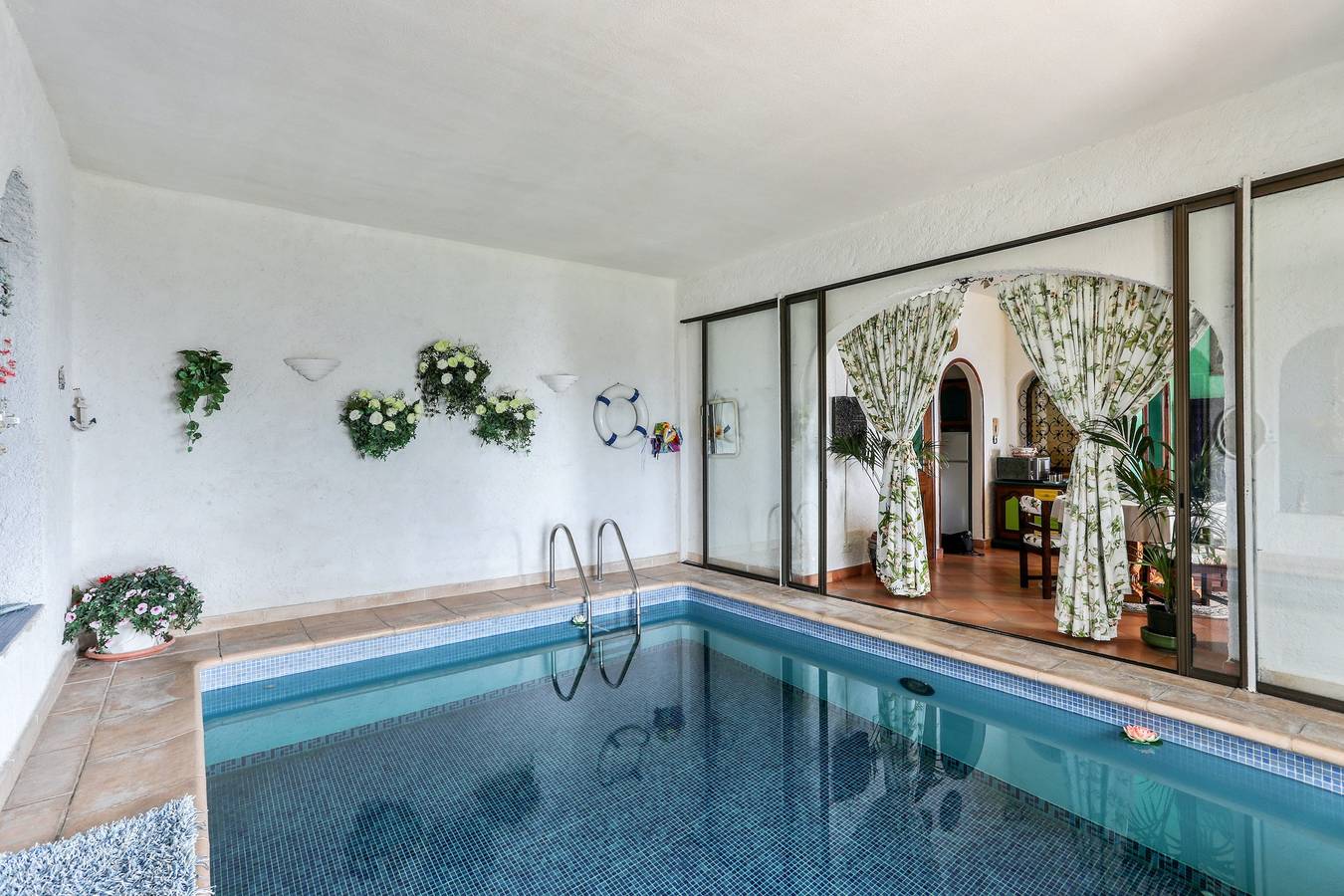 Studio entier, Studio en bord de mer à Menton avec piscine privée 80 m² in Menton, Région de Nice