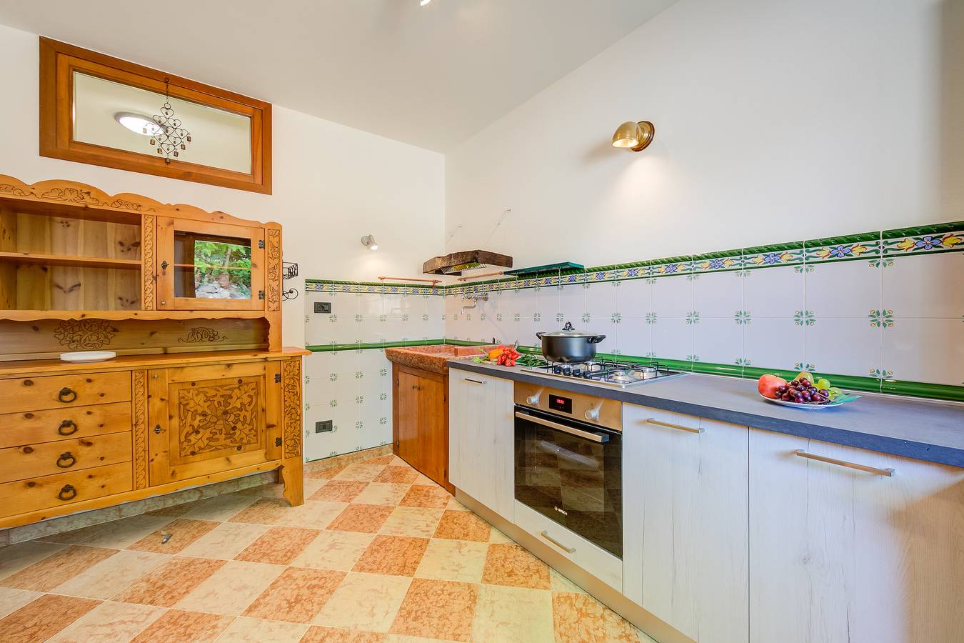 Casa Mondragon In Lazise w/ Private gazebo with table+chairs & Parking in Lazise, Gardasee-Berge