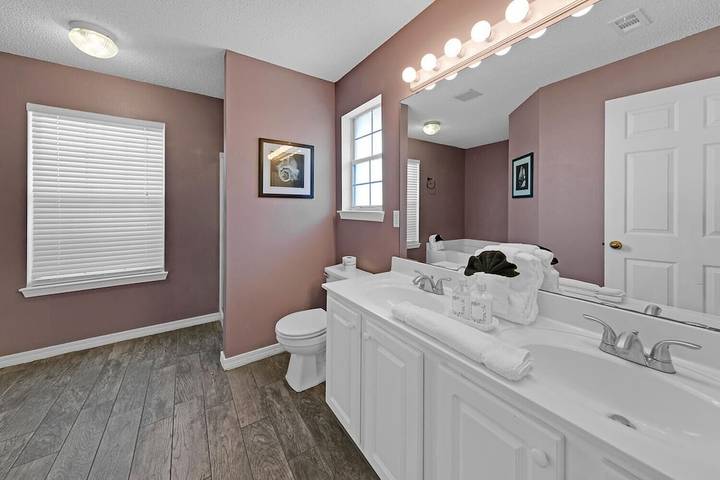 Vacation house for 10 people, with pool and yard, with pets in Destin