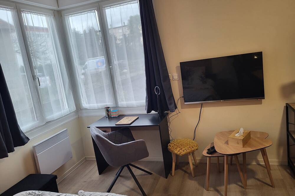 Ganze Wohnung, Cosy bubble with private terrace and parking area Bed linen and towels provided in Tarbes, Hautes-Pyrénées