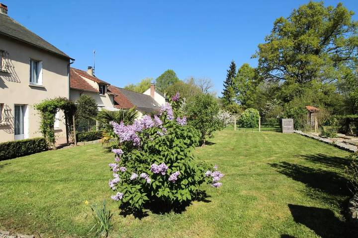 Gîte pour 10 personnes, avec jardin à Arnac-la-Poste - 2