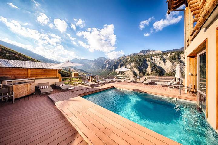 Hôtel pour 3 personnes, avec Terrasse et Jacuzzi ainsi que Jardin et Piscine