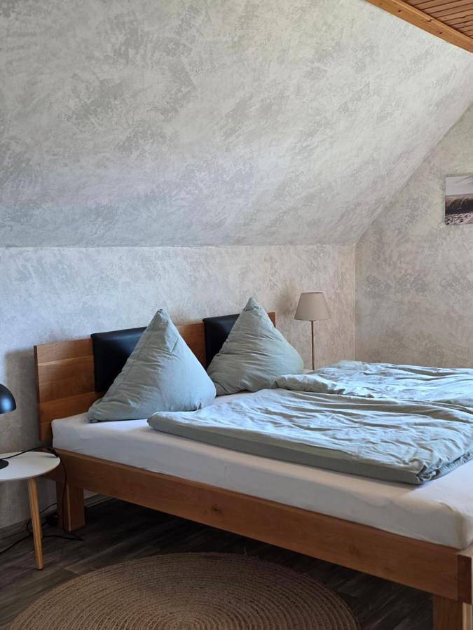 Ferienwohnung für 3 Personen, mit Terrasse und Garten sowie Ausblick in Stapel