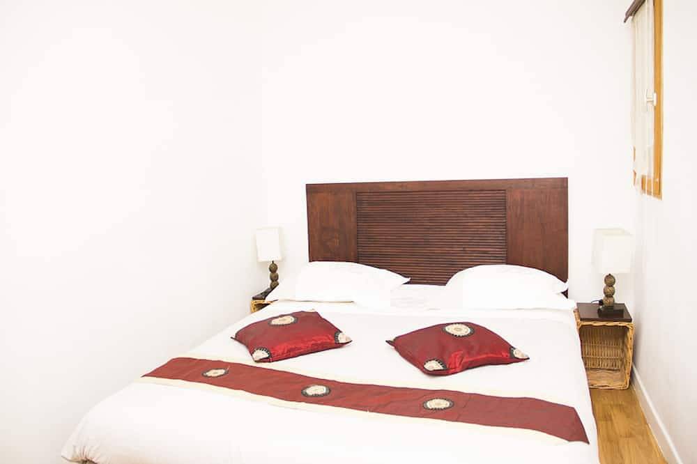 Entire apartment, Charming apartment pedestrian center in Aix-en-Provence, Mediterranean Coast (France)