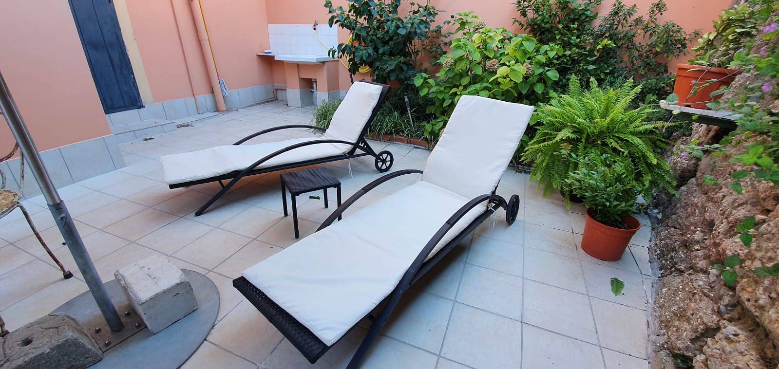 Apartamento vacacional entero, Studio - Sleeps 2 - Garden - Parking - Wifi in Ventimiglia (Ciudad), Ventimiglia