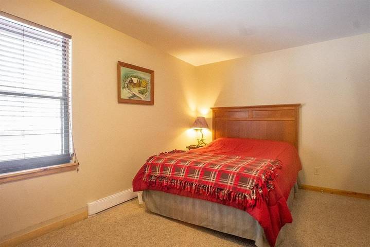 Vacation rental for 14 people, with yard and hot tub as well as balcony, with pets in Canaan Valley