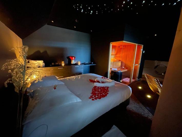 Chambre d’hôte pour 2 personnes, avec sauna et balcon ainsi que jacuzzi et piscine