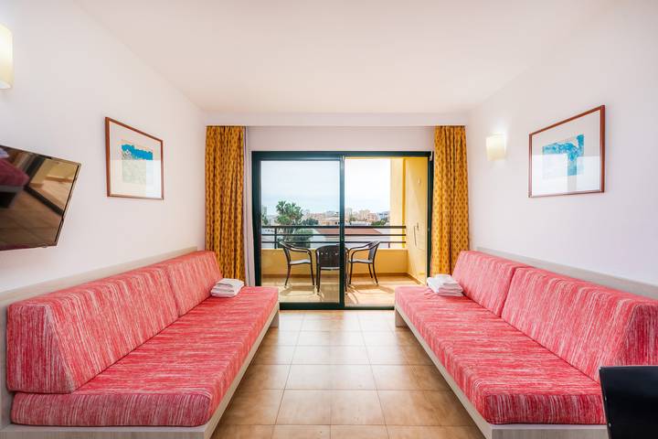 Casa de vacaciones 'Apto Con Terraza 304' con piscina compartida y aire acondicionado in Cala Millor, Son Servera