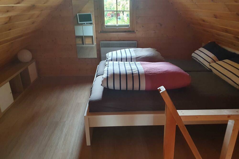 Blockhaus Canow mit Fahrrädern - Blockhaus Canow in Wustrow (Mecklenburgische Seenplatte), Mecklenburg-Strelitz