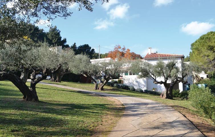 Ferienhaus für 6 Personen, mit Terrasse und Pool sowie Garten in Toulon - 3
